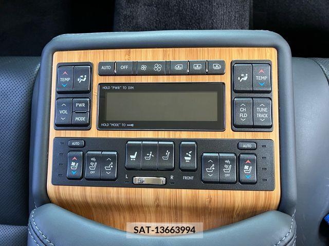 Lexus LS 2016-08 239681-14