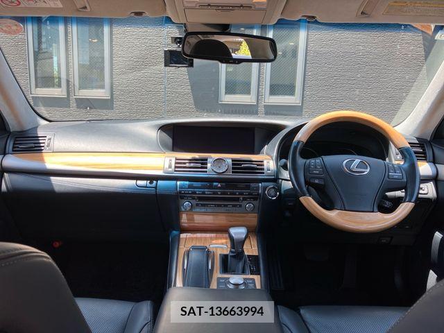 Lexus LS 2016-08 239681-1