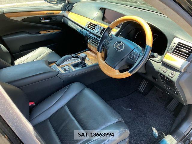 Lexus LS 2016-08 239681-3