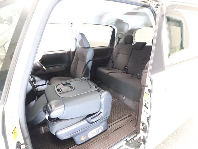 Toyota SPADE 2013-03 185090-7