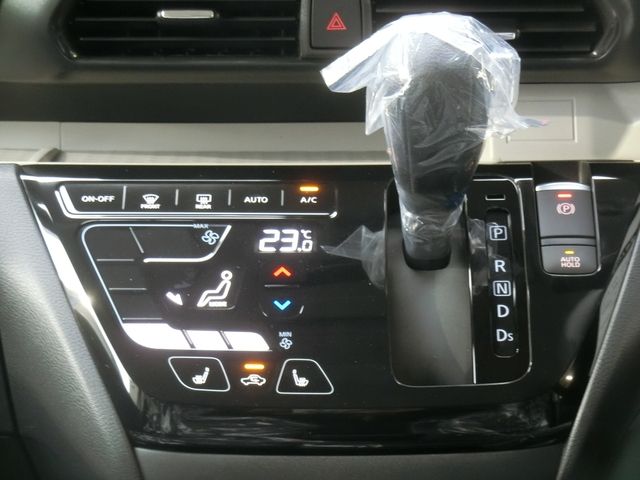 Mitsubishi DELICA MINI 2023-07 28180-6