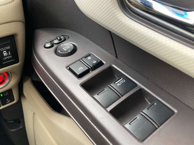 Honda N BOX 2018-05 2068-13