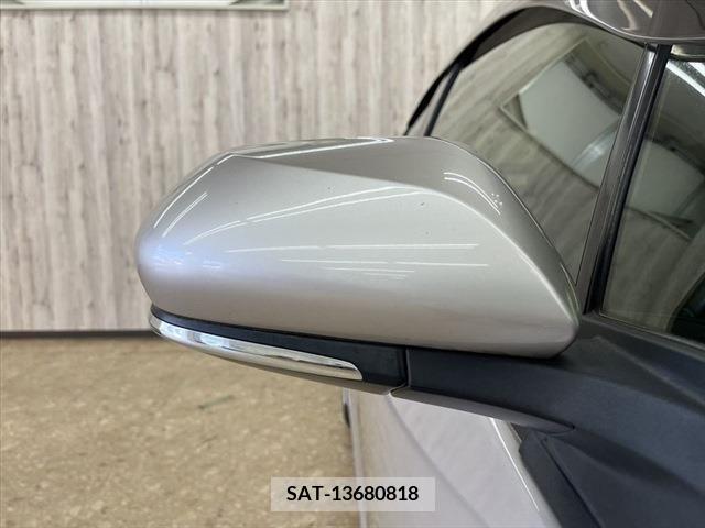 Toyota PRIUS 2017-10 281976-12