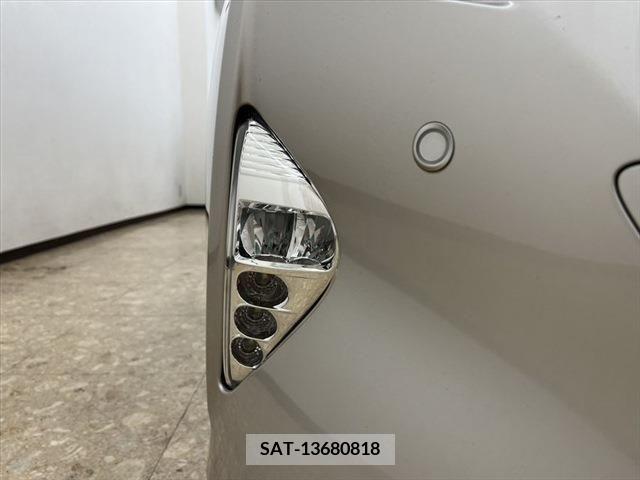 Toyota PRIUS 2017-10 281976-10
