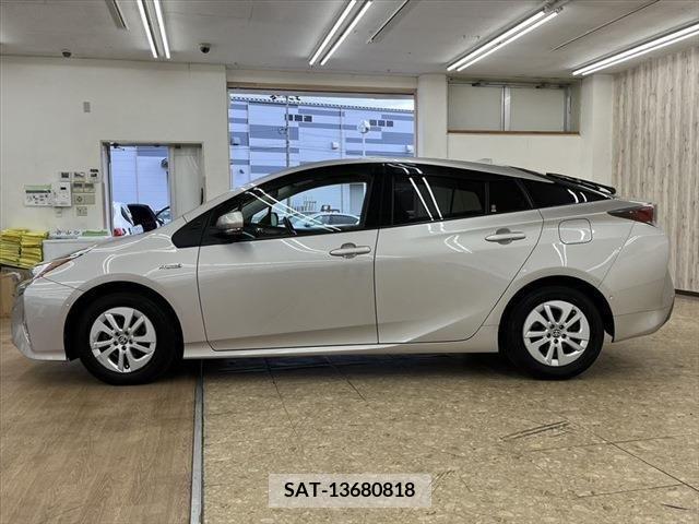Toyota PRIUS 2017-10 281976-7