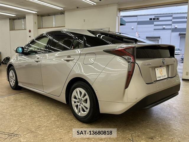 Toyota PRIUS 2017-10 281976-6