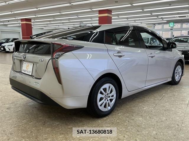 Toyota PRIUS 2017-10 281976-4