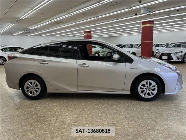 Toyota PRIUS 2017-10 281976-3