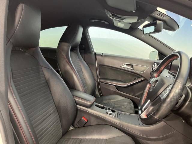 Mercedes Benz CLA-CLASS 2014-10 184986-9