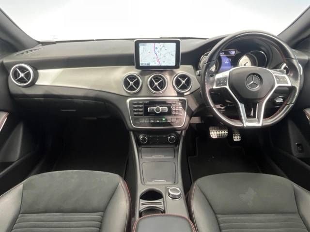 Mercedes Benz CLA-CLASS 2014-10 184986-1