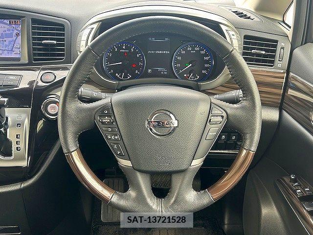 Nissan ELGRAND 2018-09 331926-13