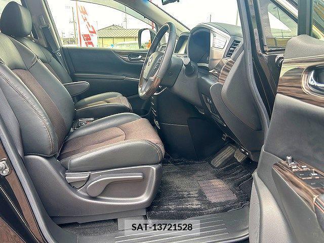 Nissan ELGRAND 2018-09 331926-3