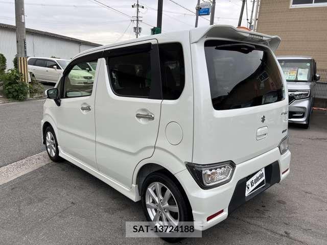 Suzuki WAGON R 2017-10 327830-9