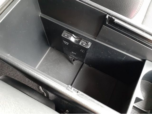 Toyota AVENSIS 2016-07 8760-22
