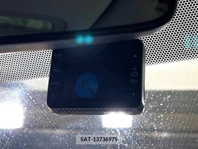 Toyota SIENTA 2016-01 368151-5