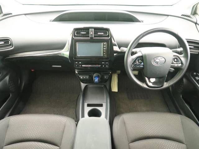 Toyota PRIUS 2019-08 14565-1