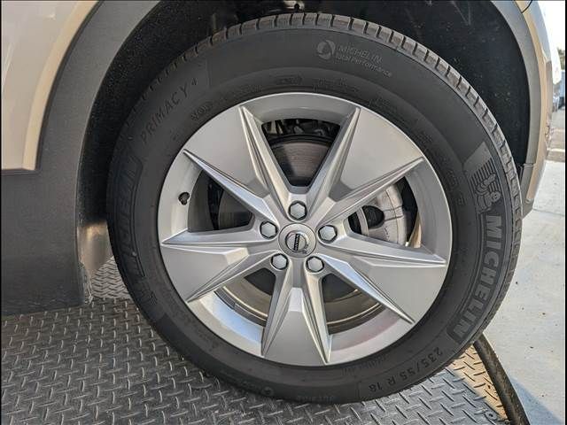 Volvo XC40 2022-09 28136-17