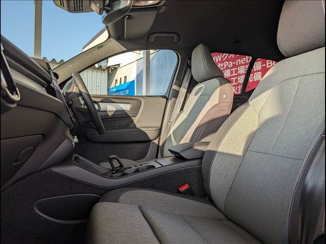 Volvo XC40 2022-09 28136-10
