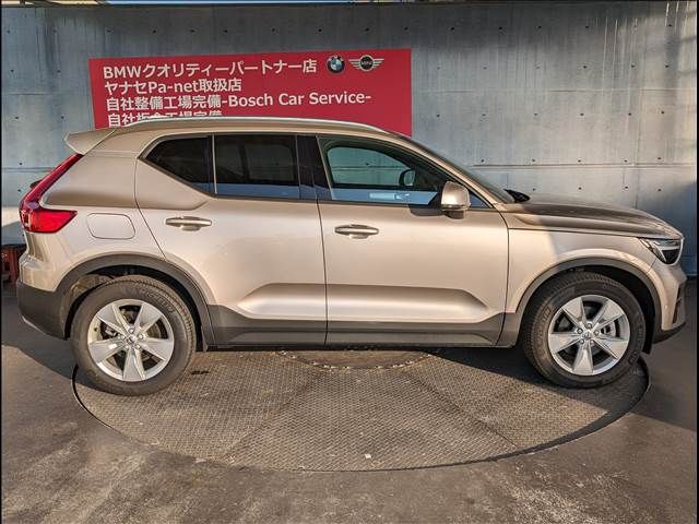 Volvo XC40 2022-09 28136-5