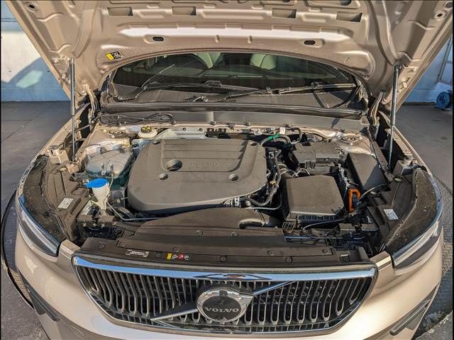 Volvo XC40 2022-09 28136-9