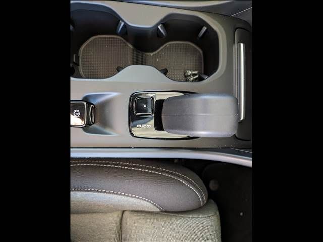 Volvo XC40 2022-09 28136-15