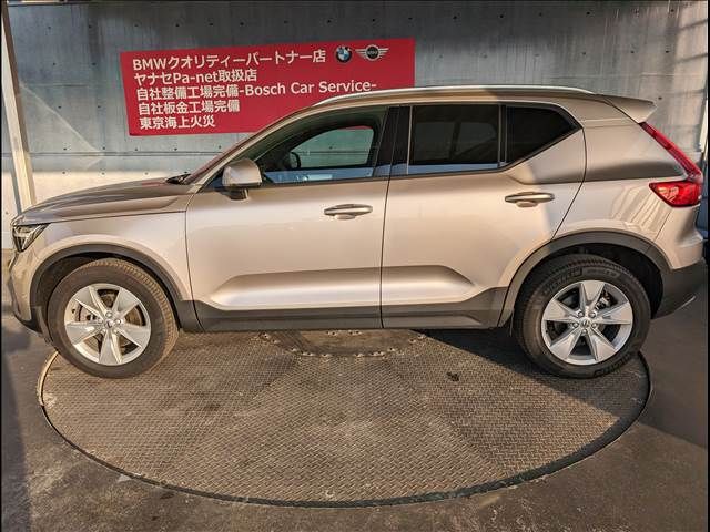 Volvo XC40 2022-09 28136-1