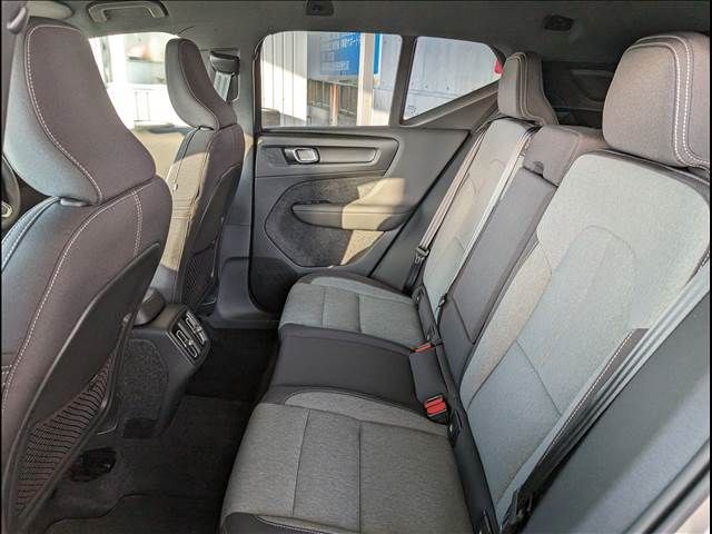 Volvo XC40 2022-09 28136-11