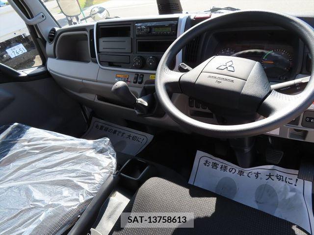 Mitsubishi CANTER 2023-03 205578-1