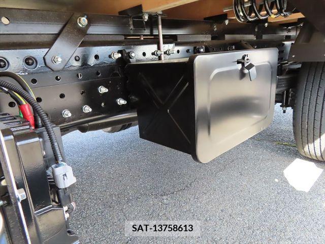 Mitsubishi CANTER 2023-03 205578-24