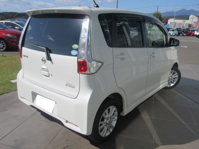 Nissan DAYZ 2014-09 13047-1
