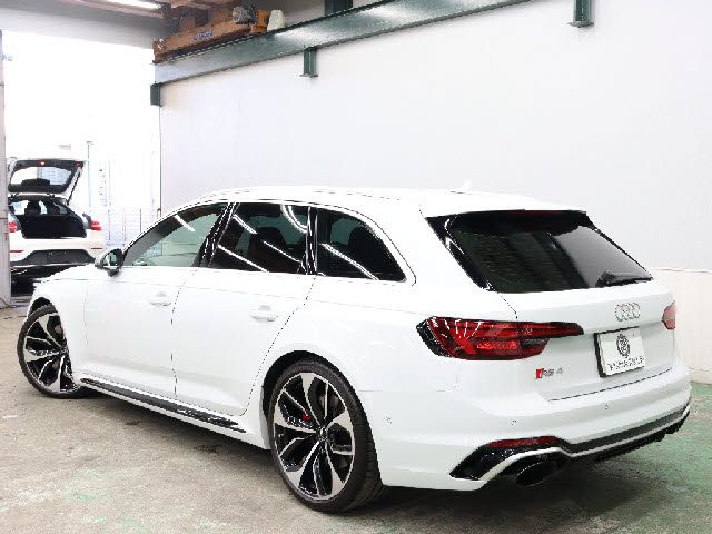 Audi RS4 2019-09 25382-14