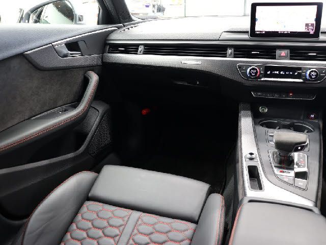 Audi RS4 2019-09 25382-22