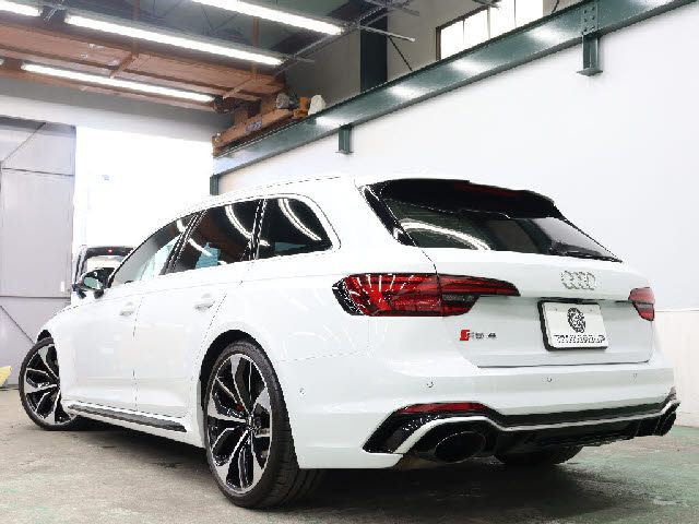 Audi RS4 2019-09 25382-2