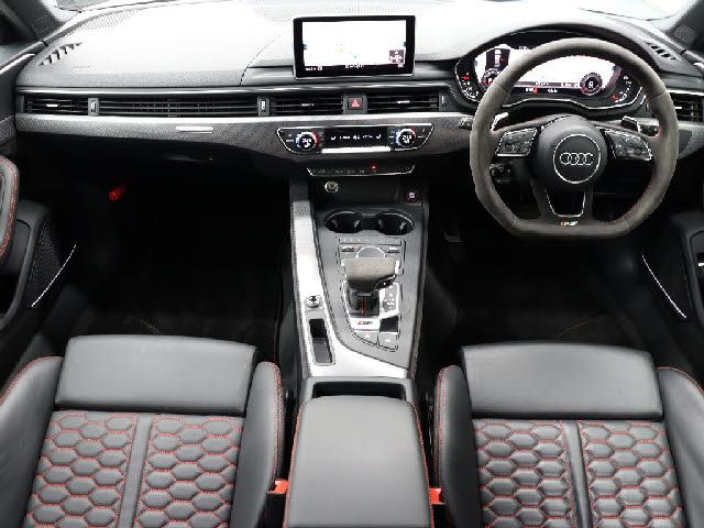 Audi RS4 2019-09 25382-1