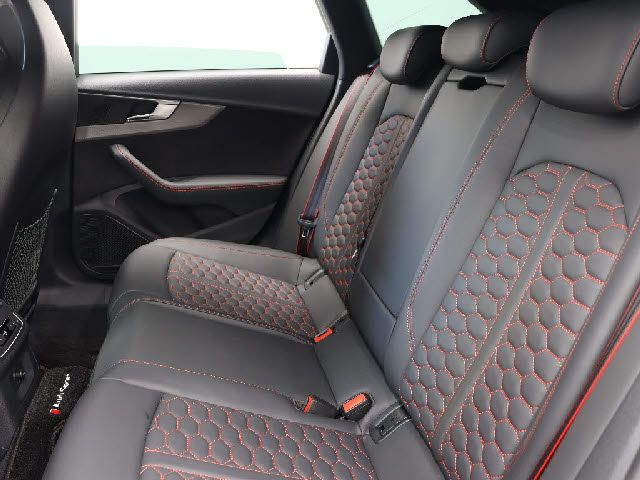Audi RS4 2019-09 25382-17