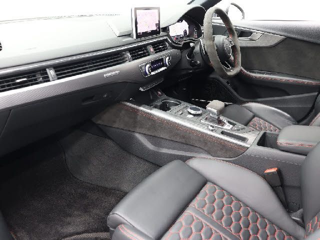 Audi RS4 2019-09 25382-15
