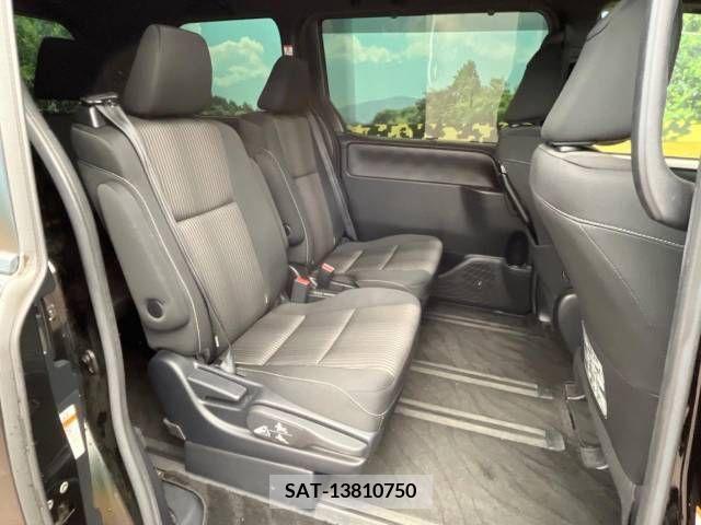 Toyota VOXY 2019-01 226429-8