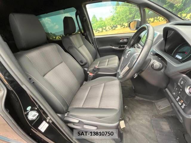 Toyota VOXY 2019-01 226429-7