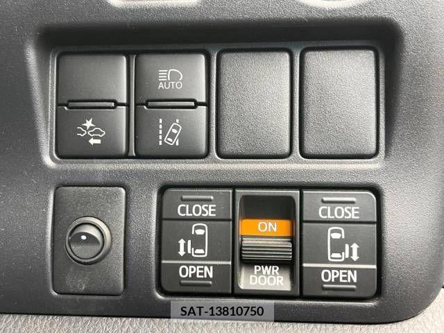 Toyota VOXY 2019-01 226429-6