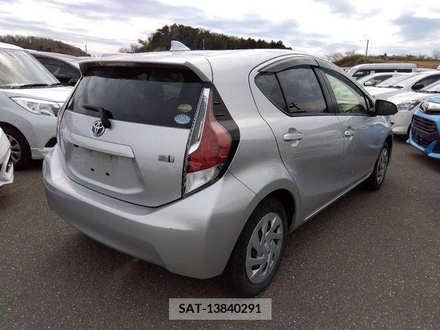 Toyota AQUA 2017-03 217502-1