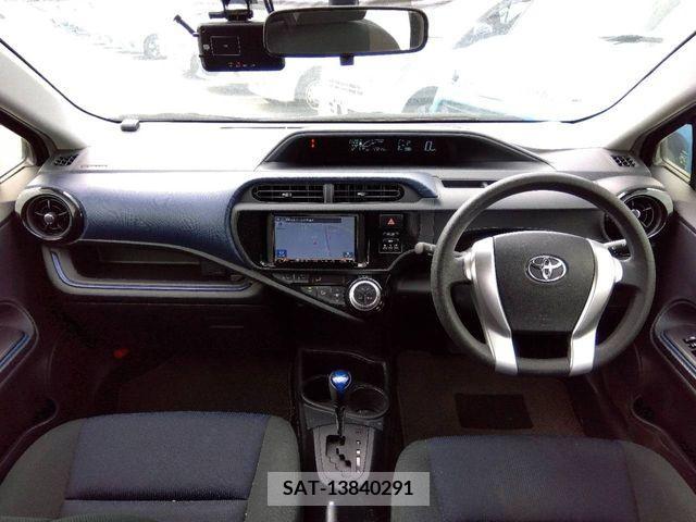 Toyota AQUA 2017-03 217502-3
