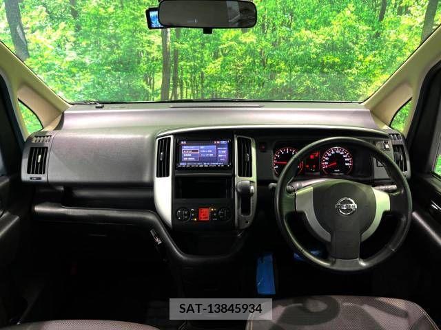 Nissan SERENA 2009-09 367634-1