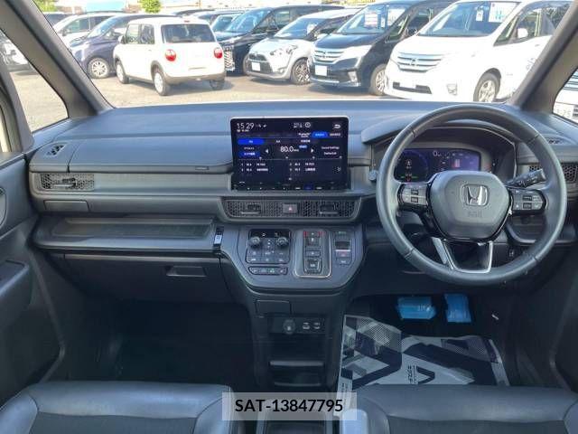 Honda STEP WGN 2022-06 326677-1