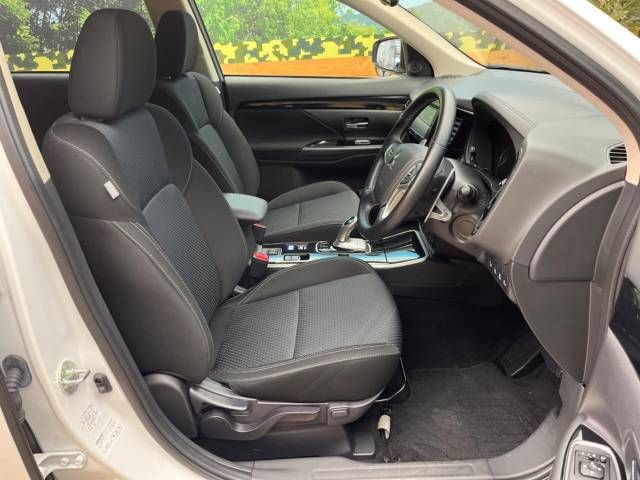 Mitsubishi OUTLANDER PHEV 2019-09 23055-8