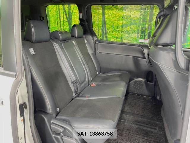 Toyota NOAH 2020-12 321674-9
