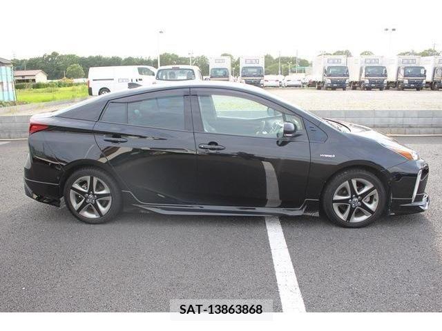 Toyota PRIUS 2019-04 350764-10