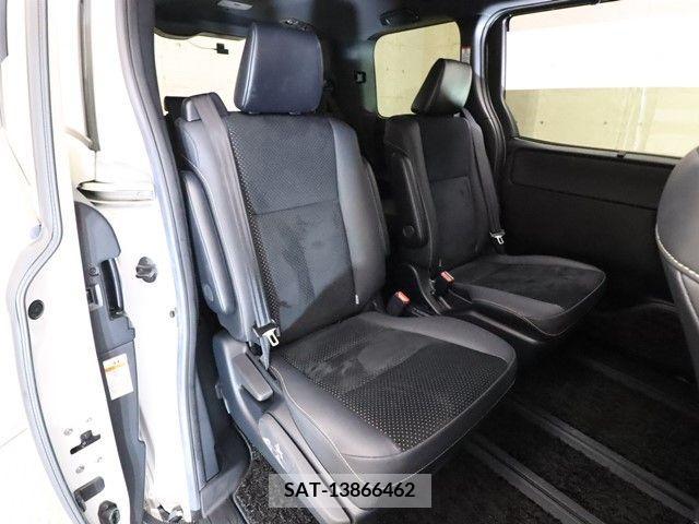 Toyota VOXY 2020-11 370402-3