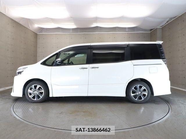 Toyota VOXY 2020-11 370402-23