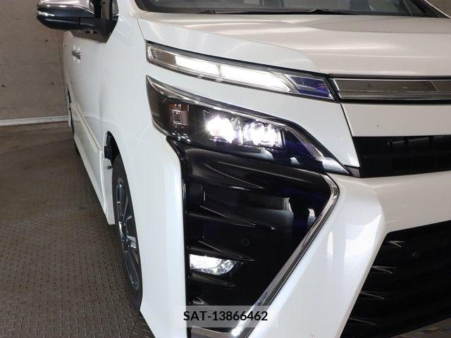 Toyota VOXY 2020-11 370402-18