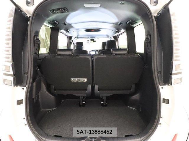 Toyota VOXY 2020-11 370402-7